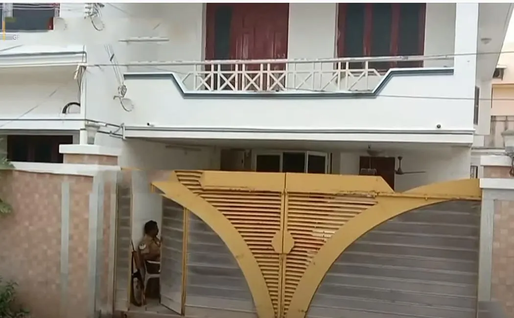 Income Tax Department raided the highway contractor's house!